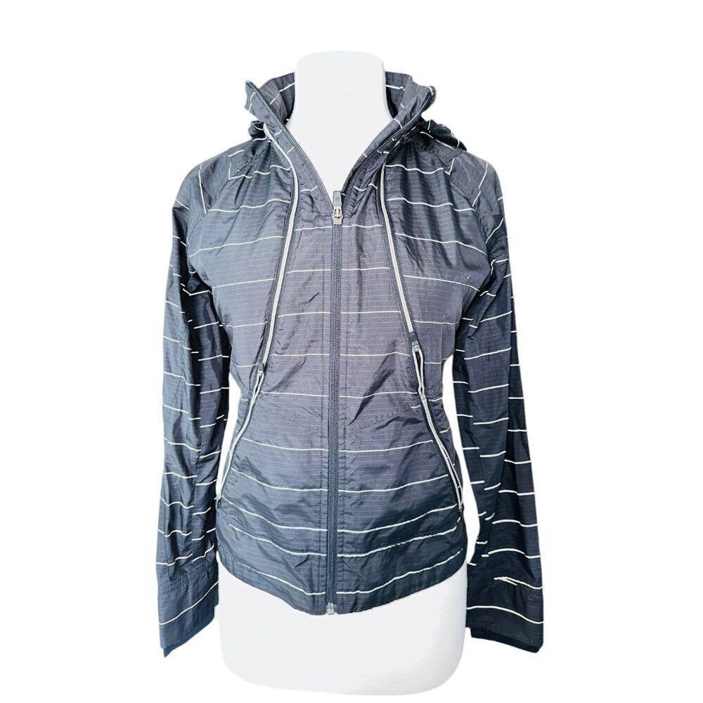 FB10 Athleta Run On Windbreaker Jacket Hidden Hood Reflective Stripes Black XS